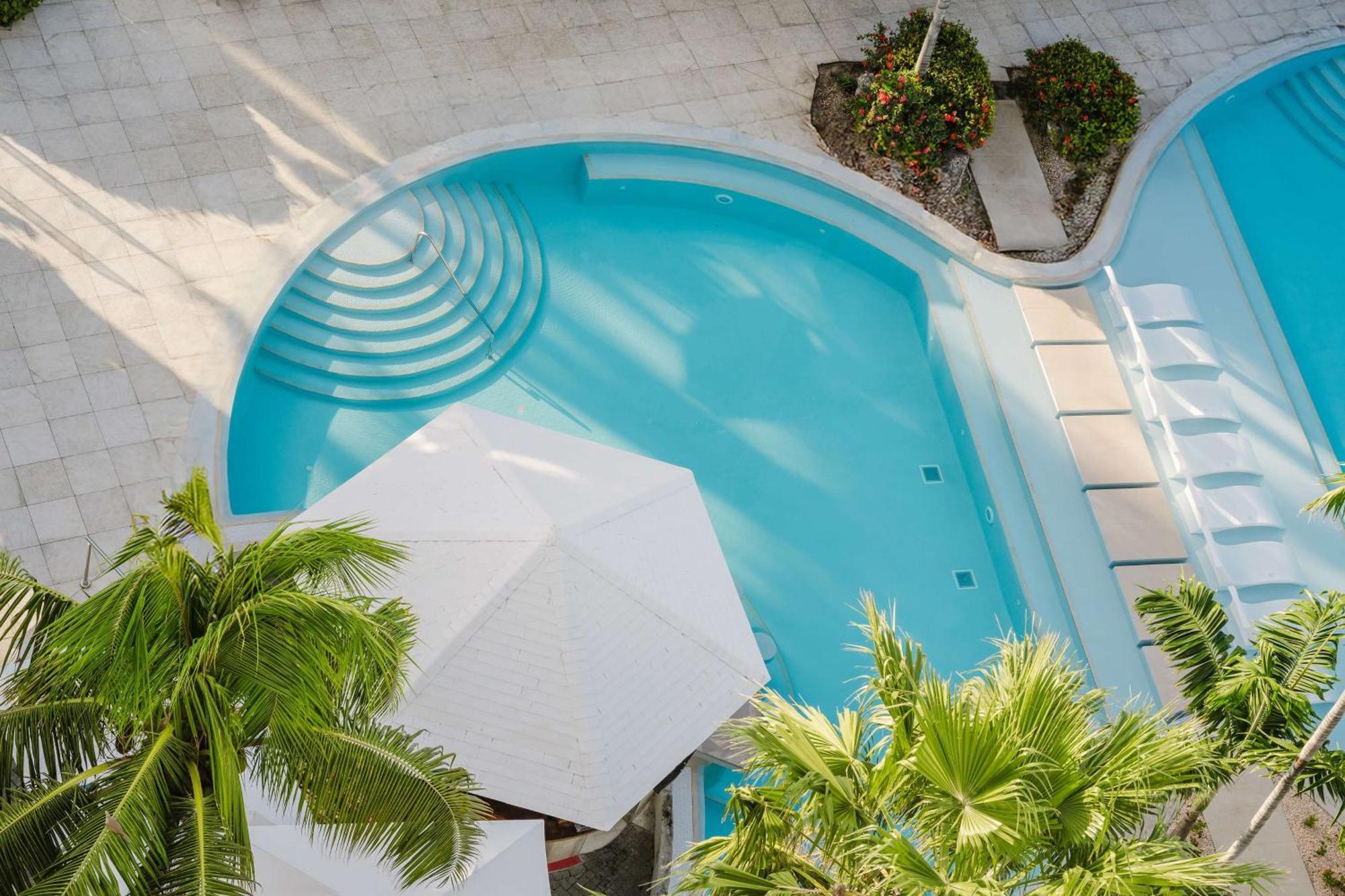 Sonesta Maho Beach All Inclusive Resort Casino & Spa Exterior photo