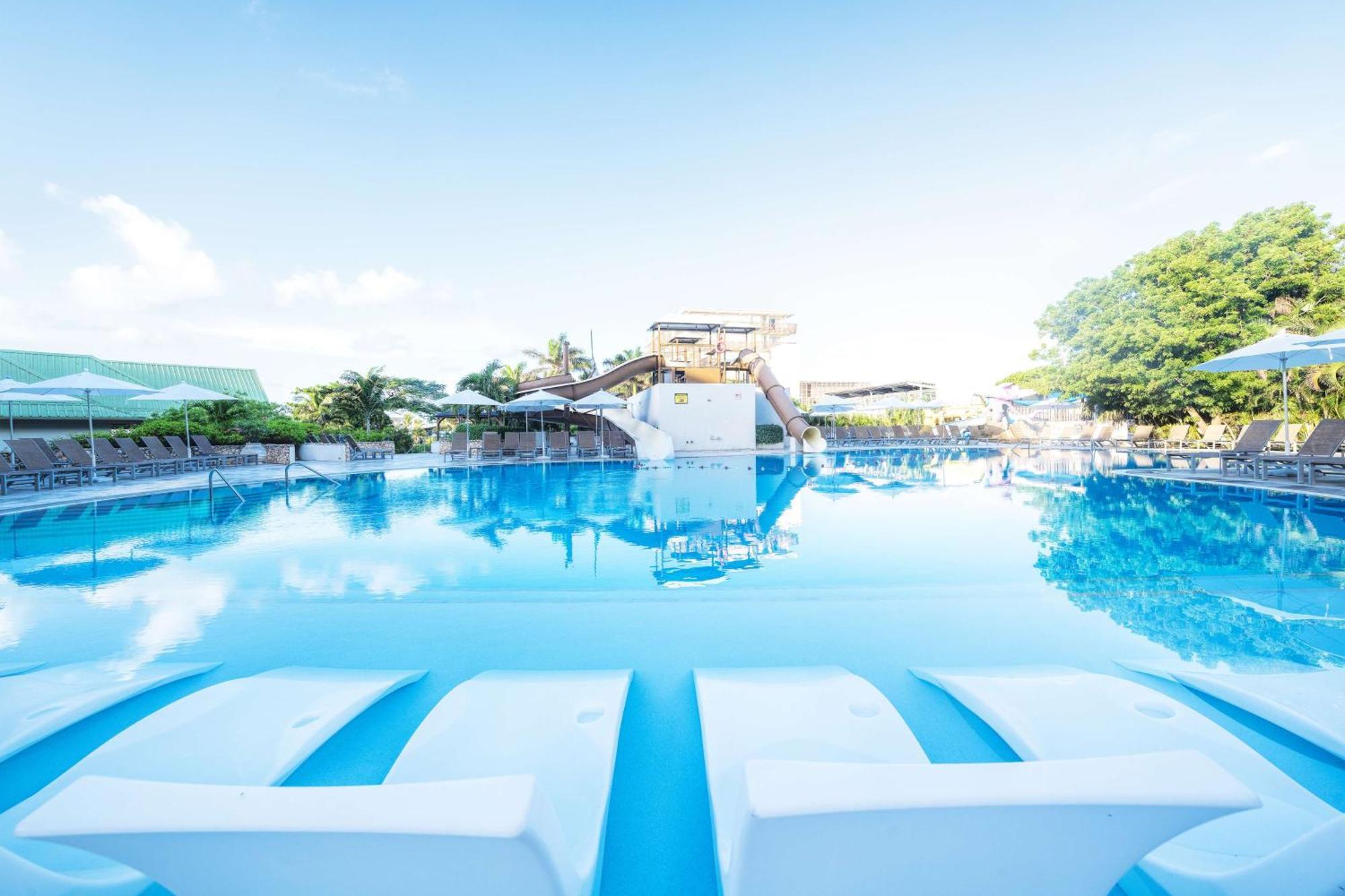 Sonesta Maho Beach All Inclusive Resort Casino & Spa Exterior photo