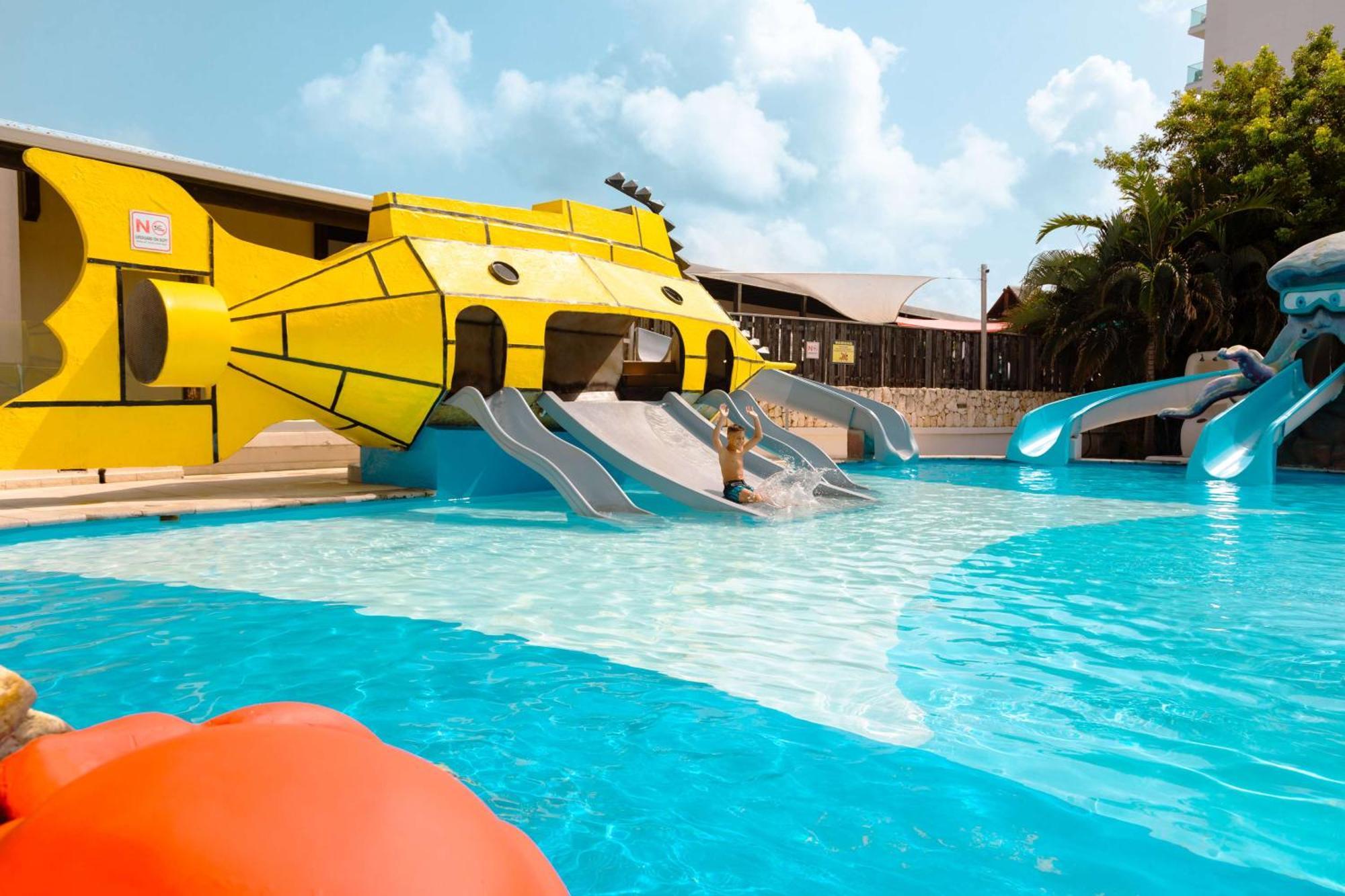 Sonesta Maho Beach All Inclusive Resort Casino & Spa Exterior photo