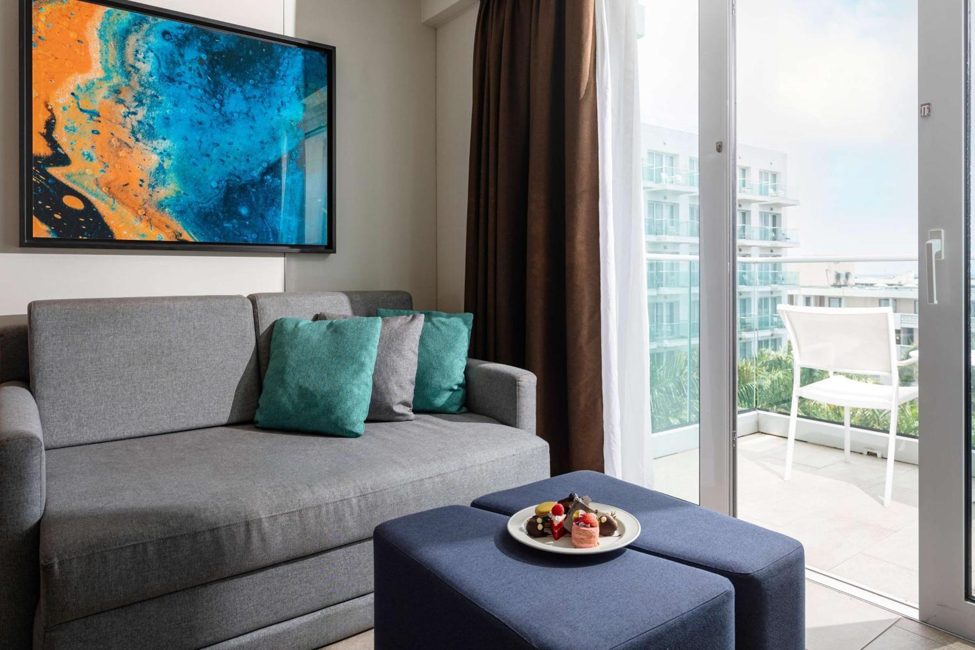 Sonesta Maho Beach All Inclusive Resort Casino & Spa Exterior photo